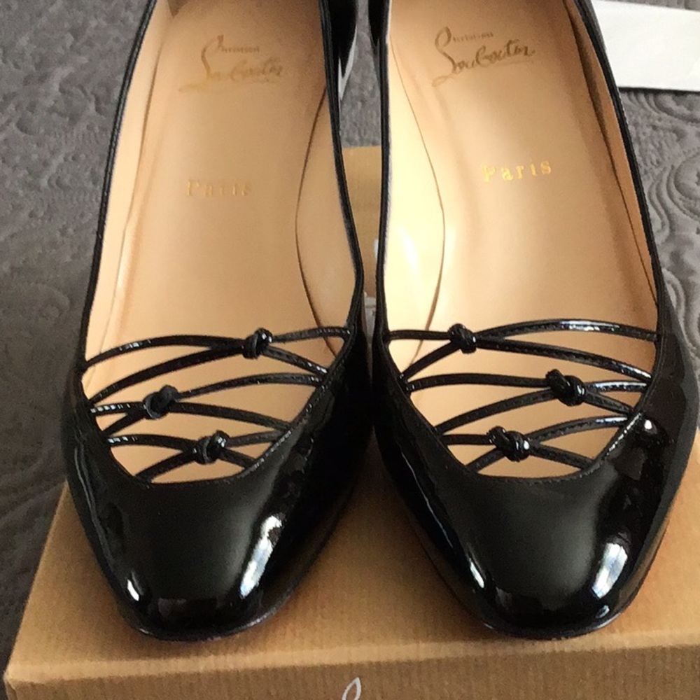 Christian Louboutin black patent pumps. - Picture 2 of 6